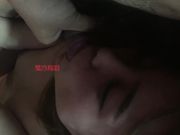 性感美女嫩模酒店被两男轮流爆插嘴巴摄影师受不了也要加入战斗