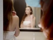 女主长的也很仙很美家中被面具怪人入室性侵很是诱人