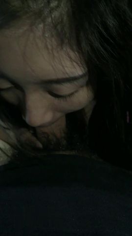 研究生小伙与蛮有气质的女友开房自拍互舔性器