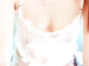 身材正点的小姐姐白色蕾丝自慰玉指插粉嫩美穴高潮呻吟