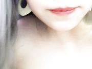 灰色假发妹子情趣白丝沙发上玻璃黄瓜按摩器自慰呻吟诱惑