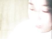 网红妹子在网吧玩露出被隔壁小伙发现了直接硬来掏出鸡巴就吃