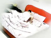 酒店开房偷情这少妇下面毛真多大哥给她舔逼吃了不少毛