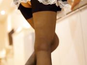 性感黑丝女仆厨房诱惑主人推倒无套直插中出内射