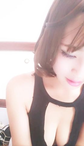 宅男女神短发知性气质美眉穿着丁字裤掰开粉逼真的很粉很嫩