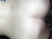 大学名校美女在家把衣服一件件脱掉后和男友打炮自拍