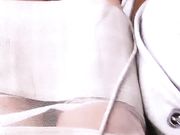 户外逛商场和狼友唠嗑到了商场厕所直接脱光自慰很大胆