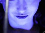 囚禁在铁笼里的技术精湛的肛交淫妇