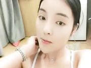 穿着透明薄纱情趣内衣 慢慢脱掉 搔首弄姿 十分诱人