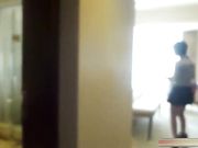 短发美女被大屌调教的乖乖的，大腿嫩侧写着欢迎来搞，谁看了都想搞死