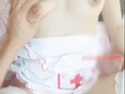 帮阳痿男检查鸡鸡说：你女朋友该换了,我一摸就硬了.功能正常!