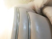 少妇露脸，很会诱惑男人全裸脱光自慰，奶子很大很挺，逼逼的水很滑嫩