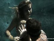 水下做爱 为了水下看得清 带上潜水眼镜 也够拼的啊