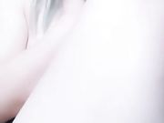 绿发妹子自慰秀 脱光光椅子上道具JJ抽插