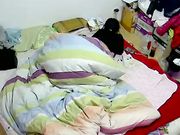 摄像头偷拍出租屋年轻情侣睡前性交感觉这妹子有点变态