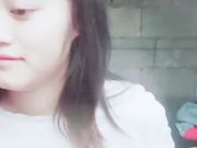 户外勾搭陌生人到山上在建的小石屋啪啪有个穿迷彩服的