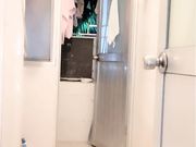 颜值不错的姐妹花浴室洗澡双人秀 道具紫薇呻吟诱惑