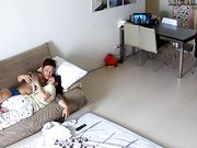 家庭摄像头破解强开TP一纹身哥沙发地上狠插性感骚货女友