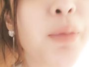 喊着爸爸叫着老公来干我，情趣开档丝袜道具双插骚逼爆菊花