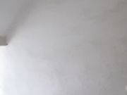 大屁股阿姨随着嗨曲扭臀晃腰挑逗楼道里脱光假屌自慰高潮飙尿回床上与情夫啪啪