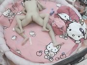 校外开房啪啪清纯闷骚眼镜妹阴毛浓密性感男友舔一舔就插好像刚开苞不久