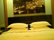 第三次约炮G奶良家人妻少妇,正操的激烈时少妇老公突然打电话来吓得也不敢接