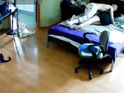 偷拍小伙晨运完回家和正在床上睡觉的媳妇来一炮