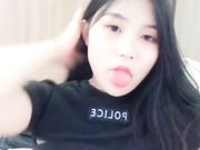 美乳妹子诱惑秀 沙发上揉搓大奶脱下内裤露逼