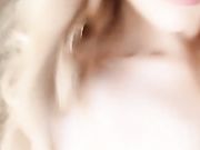 高颜值骚货少妇 和炮友在酒店啪啪大秀 骑在头上让男的吃逼逼