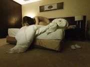 童颜气质大学美女酒店援交土豪时被猛男各种高难度姿势狠狠爆操,干的美女腿发软躺那不动了!