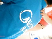 声音甜美身材纤细性感独居美少妇挑逗上门维修家电的客服人员在厨房大战叫的太骚了