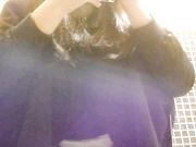 漂亮美女如厕嘘嘘 貌似妹子得颜值蛮高的