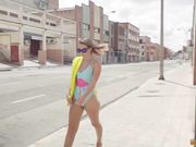 在你的公鸡佐伊娃娃海滩