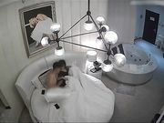 周末休息大学生情侣校外开房外表清纯眼镜妹很有江湖经验与男友探讨说这屋子里真的没有监控嘛那个是啥对白清晰