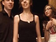 华裔美眉邀闺蜜观战爆菊爽接著插淫穴