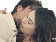 漂亮肉嘟嘟的丰满妹子太会舔吸鸡巴了看的刺激挡不住要硬想操穴