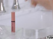 两个娇俏妹子一起操太幸福了白丝用力最后把美女搞的潮喷了