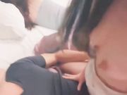 姐姐在旁边睡觉挑逗姐夫偷偷做爱