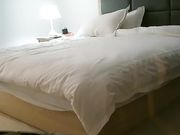 水嫩美女酒店啪啪,苗条性感,刚进屋就抱起来要操