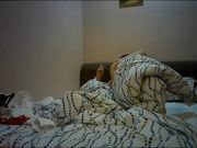 和公司秘书一起出差时特意要了一间大单间,洗完澡后趁机引诱把她给上了,干一次值了,人美B嫩 ！