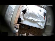 大早上老婆还没睡醒就让她舔菊花