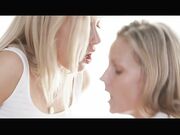 两个漂亮极品的闺蜜姐妹花鸡巴插入舔吸吞吐射的要虚