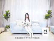 女优面试员与白丝诱惑素人的做爱实测 嫩穴被爆操
