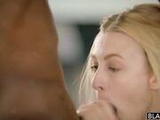 和男朋友分手的苗条妹子一下子欲望就放开了性生活好丰富