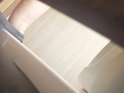 牛人潜入商场隔板女厕侧拍几个颜值不错的美女人美逼嫩