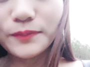 网红刘婷剧情演绎勾引无事溜达的大叔路边草地上野战还没射被骑马路过的人破坏了