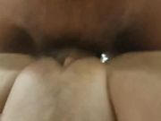 样子很淫骚的华裔留学生妹子被大鸡巴炮友打桩机式爆插无毛小嫩逼