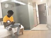 黑人老外大战性感少妇酒店啪啪，脱掉直接开干上位骑坐抽插搞得受不了