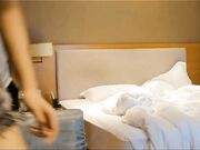 18岁外表小清新美女请我吃饭,看完电影问我想不想要,带到酒店赶紧开操