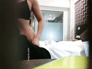 长得漂亮放得开又骚浪贱知道怎么搞男人能爽先口爆一次洗个澡在狠狠肏她